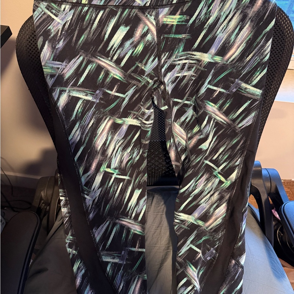 Victoria’s Secret Abstract Patterned Athletic Leggings
